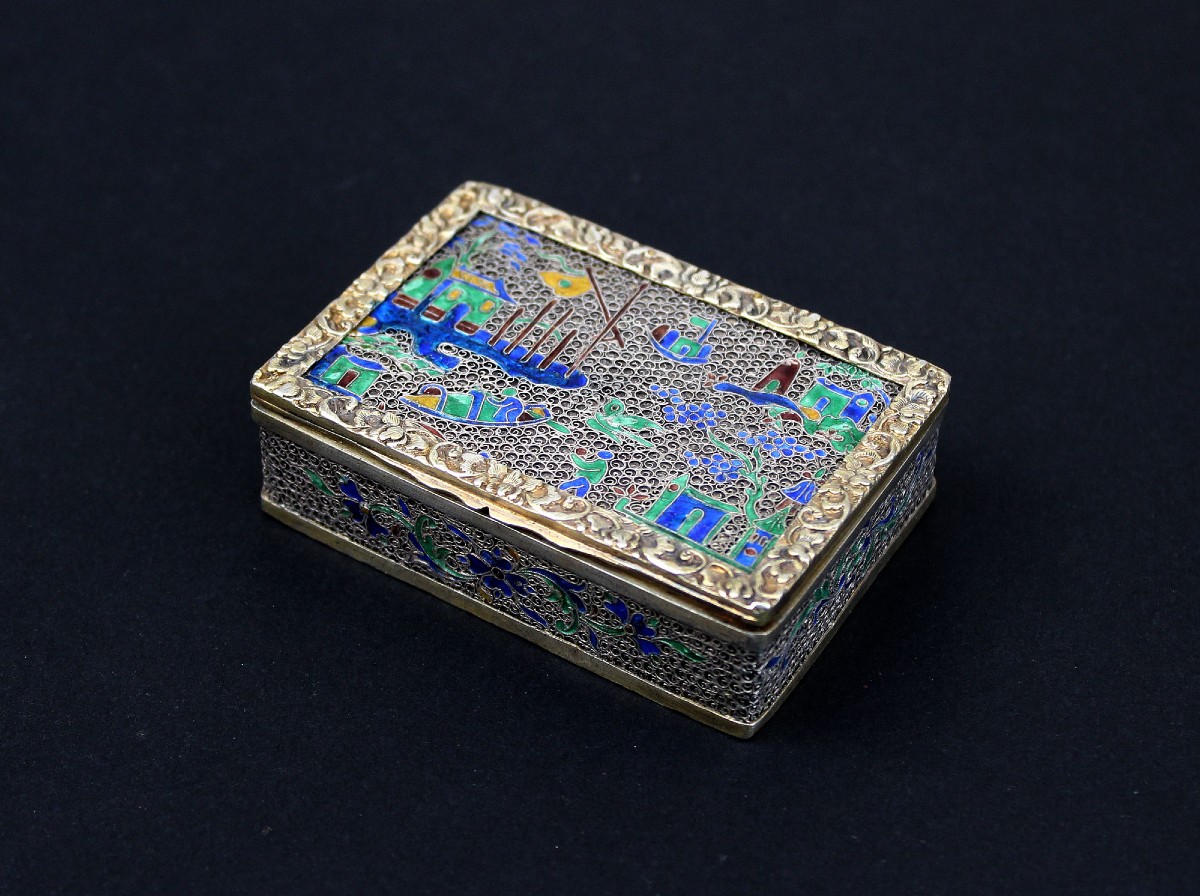 Tabatière chinoise ancienne en argent filigrané et émaillé, travail du XIXe siècle.