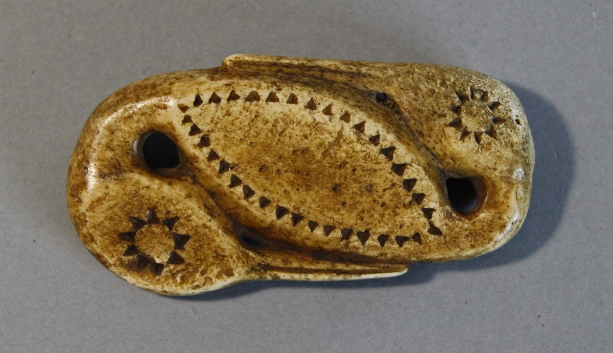 Bouton ancien en os sculpté indonésien, Dayak (Bornéo)-photo-2