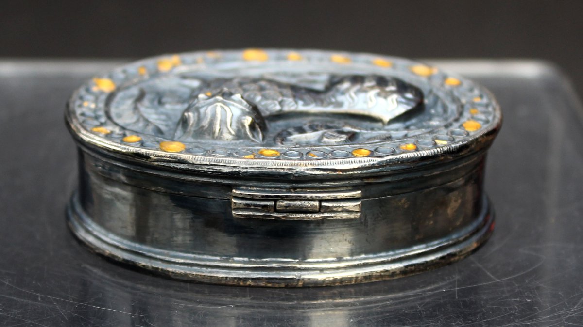 Boîte à priser ou à pilules ancienne en argent indo-persan Lionne vers 1900.-photo-3