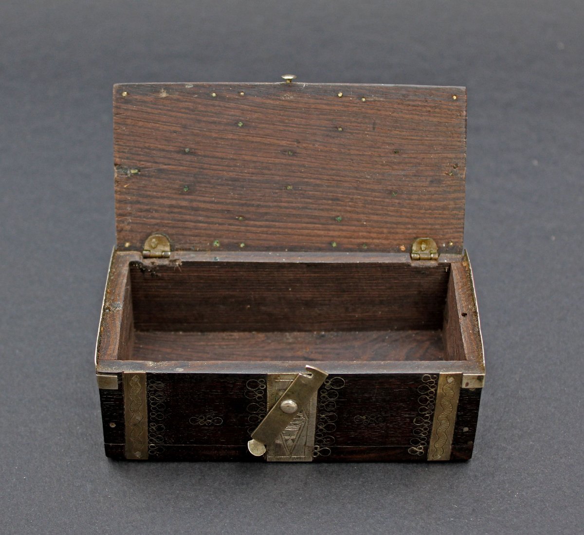 Boîte Touareg Ancienne En Bois Avec Montures En Argent Massif-photo-1