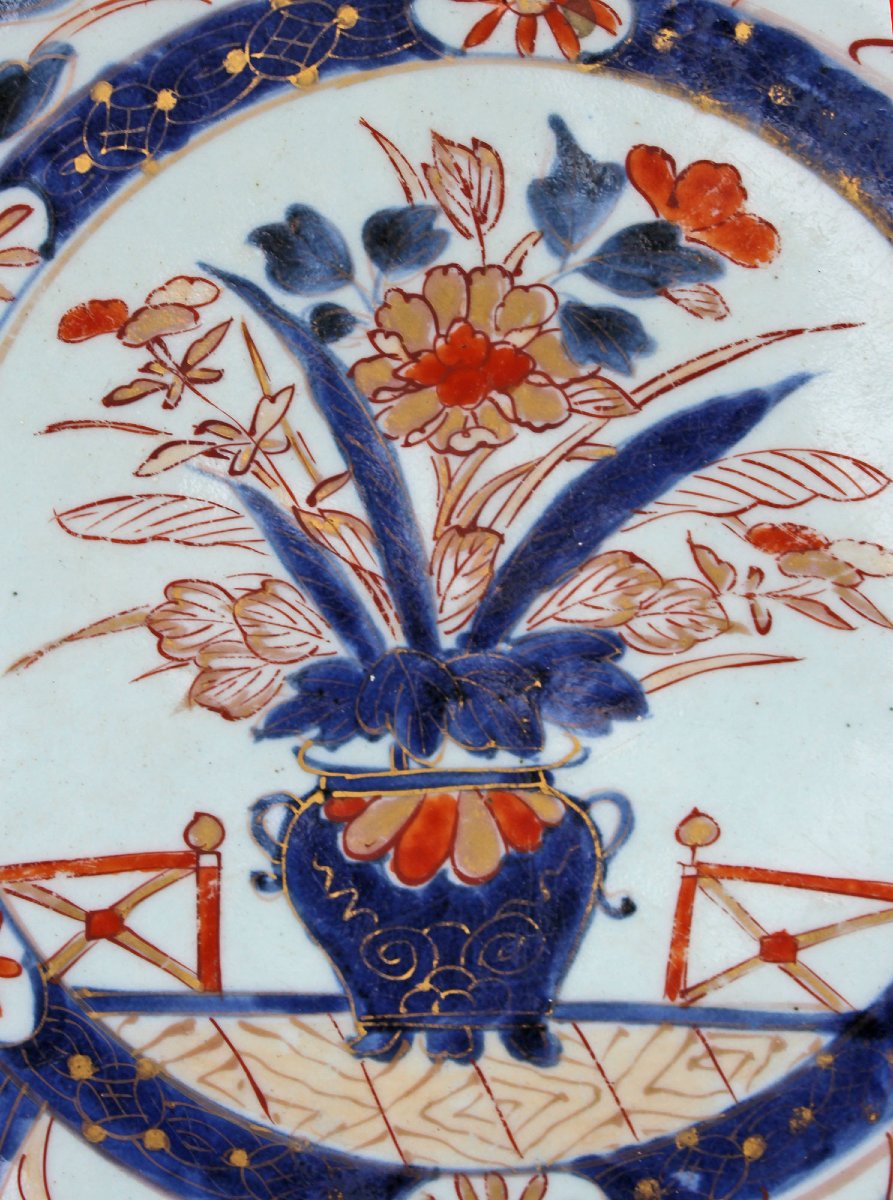 Large Antique Imari Arita Porcelain Dish, Japan, Vase And Fence, Edo Period 1680–1720-photo-2