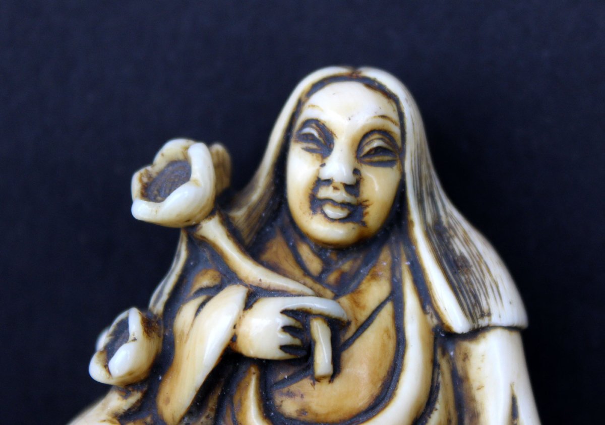 Netsuke Japonais Ancien En Ivoire Kikujidō Enfant Au Chrysanthème Signé Yasumitsu Époque Edo-photo-3