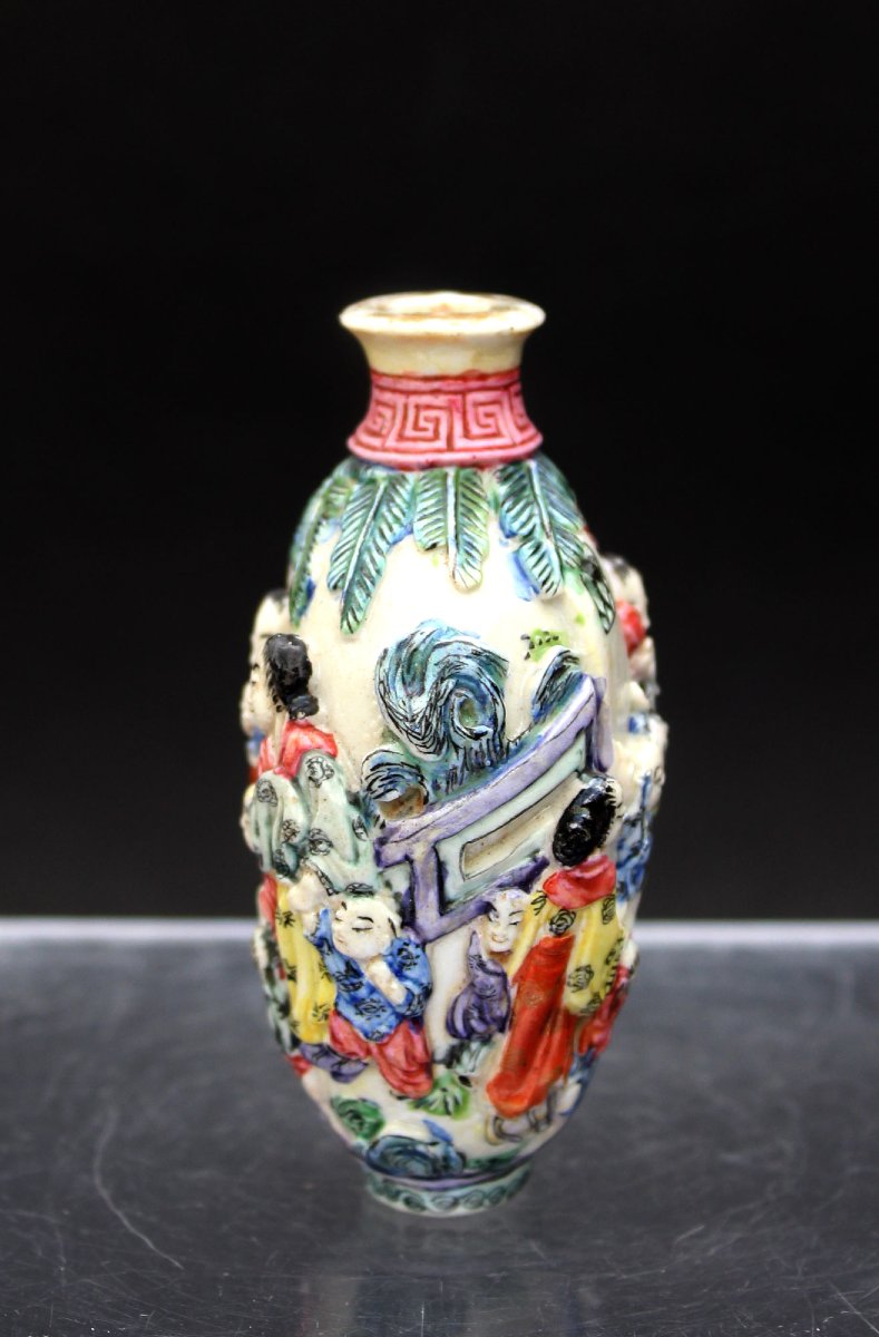 Tabatière Chinoise Ancienne En Porcelaine Famille Rose à Décor En Relief, XIXe-photo-4