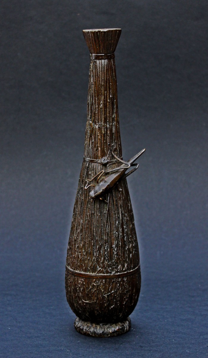 Vase Ikebana Japonais Ancien En Bronze Meiji Joncs Liés Avec Sauterelle Japon