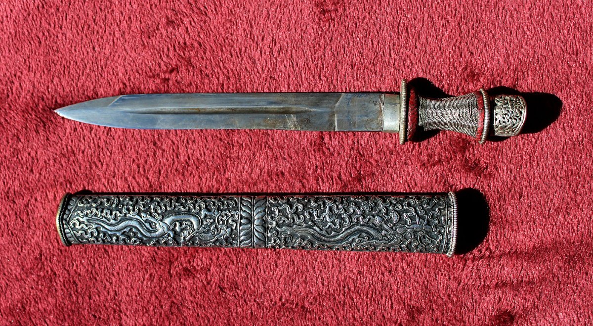 Dague Ancienne Bhoutanaise ou Tibétaine en Argent Ashtamangala et Dragons, XIXe Siècle-photo-2