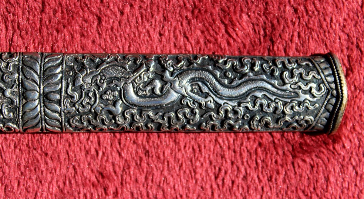 Dague Ancienne Bhoutanaise ou Tibétaine en Argent Ashtamangala et Dragons, XIXe Siècle-photo-3