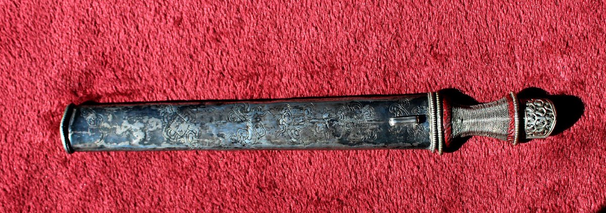 Dague Ancienne Bhoutanaise ou Tibétaine en Argent Ashtamangala et Dragons, XIXe Siècle-photo-2