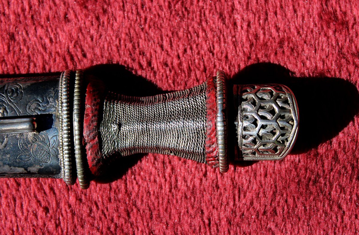 Dague Ancienne Bhoutanaise ou Tibétaine en Argent Ashtamangala et Dragons, XIXe Siècle-photo-5