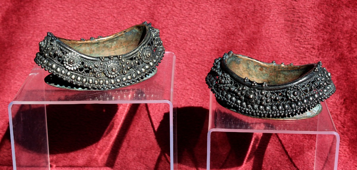 bracelets de cheville Indiens Anciens Argent Massif Transformés Au Népal En Coupes Rituelles,