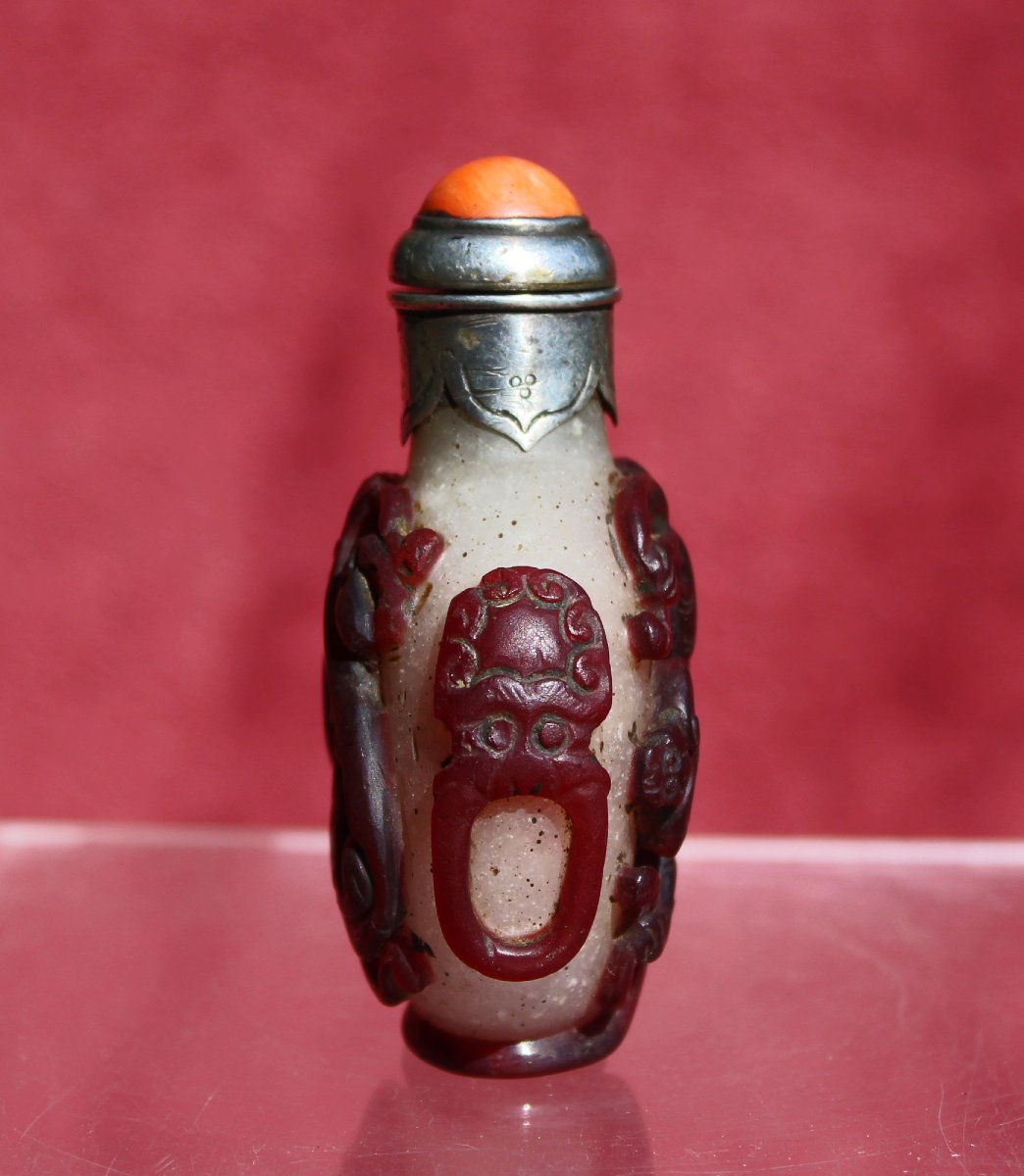 ???? Tabatière Chinoise Ancienne en Verre “Neige” Overlay Camée aux Chilong, Corail et Argent, 17-photo-3
