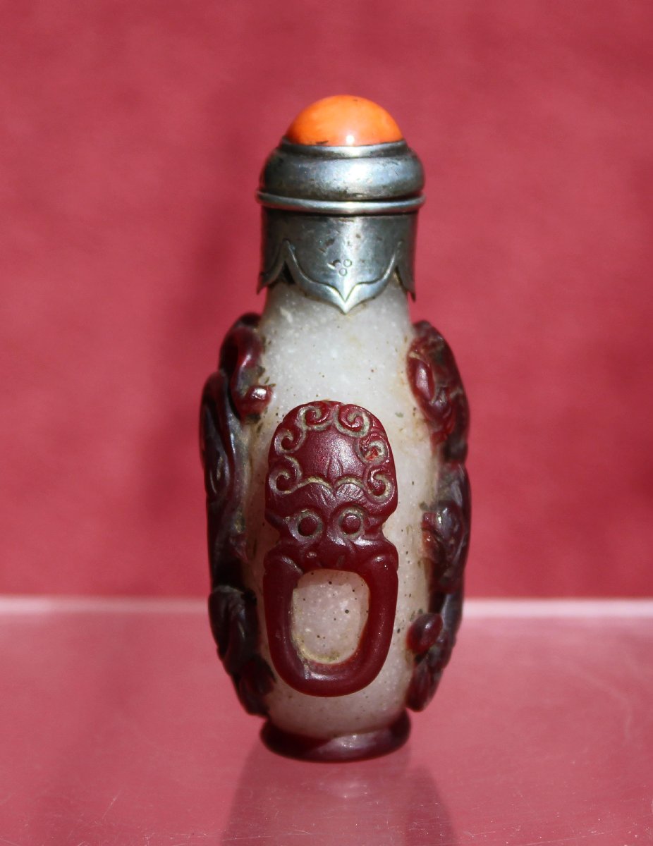 ???? Tabatière Chinoise Ancienne en Verre “Neige” Overlay Camée aux Chilong, Corail et Argent, 17-photo-4