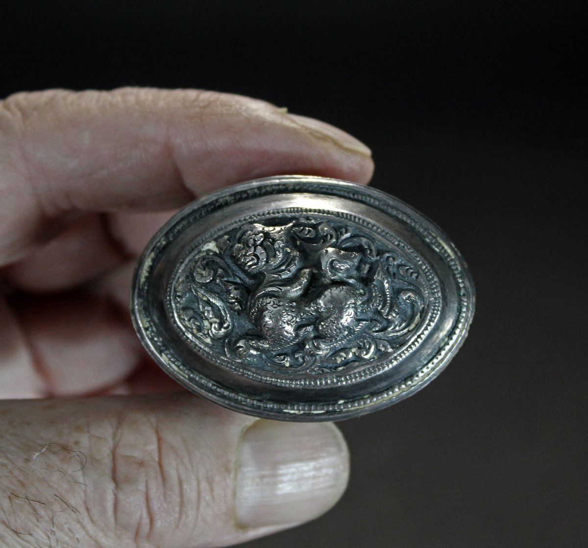 Boîte à Chaux de Bétel Cambodgienne Khmer en Argent Massif, XIXe Siècle Lion Singa-photo-2