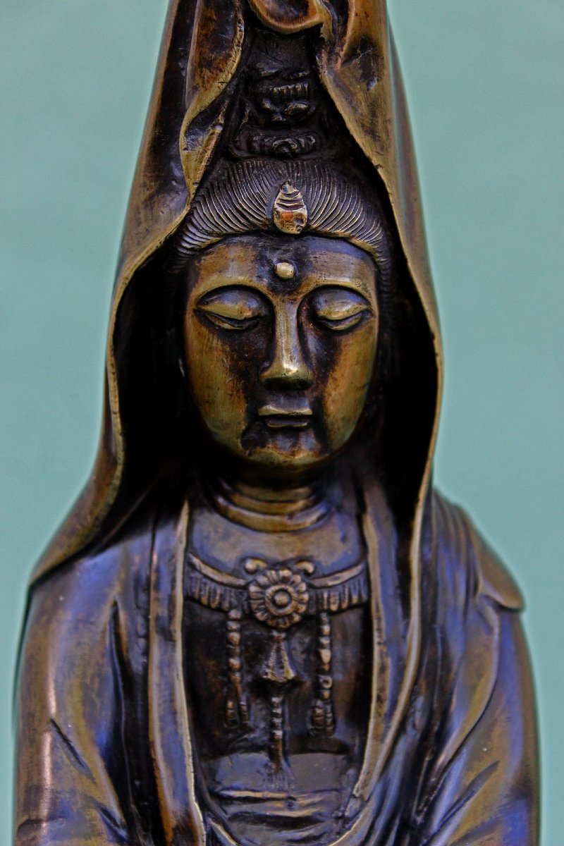 Bronze Japonais Ancien Kannon (Guanyin) bodhisattva de la compassion Assise, Époque Edo–Meiji-photo-2
