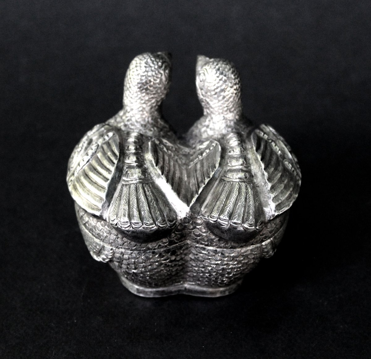 Antique Cambodian Khmer Silver Betel Box Two Birds, Early 20th Century-photo-2