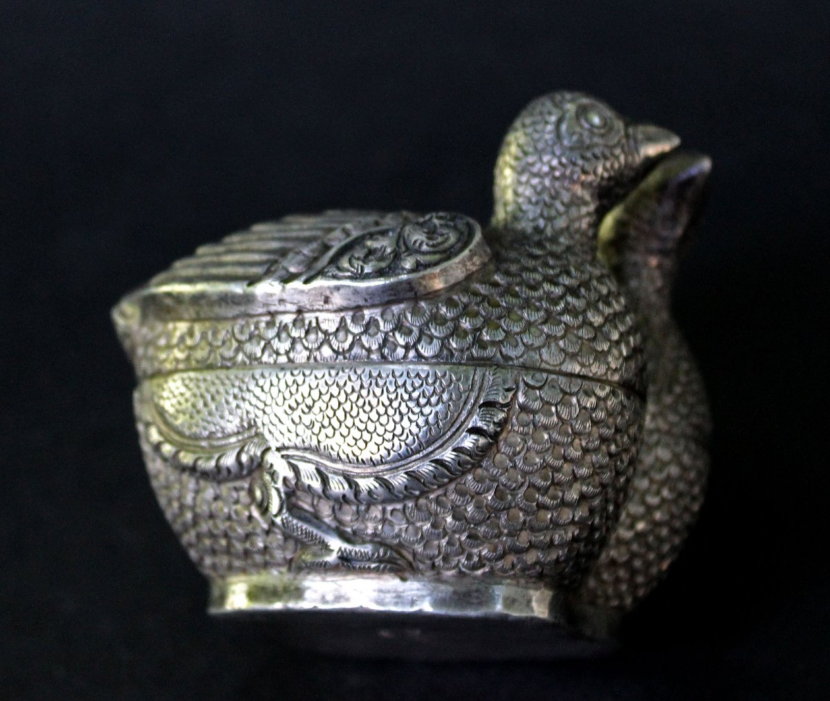 Antique Cambodian Khmer Silver Betel Box Two Birds, Early 20th Century-photo-1