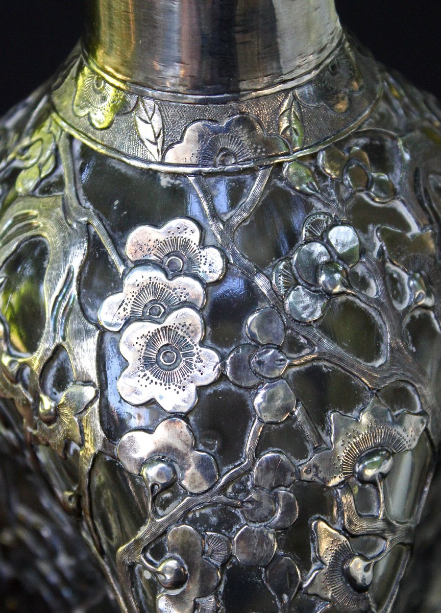 Carafe Chinoise Ancienne en Verre à Décor d’Argent massif. Fleurs de Prunier, v.1900-photo-4