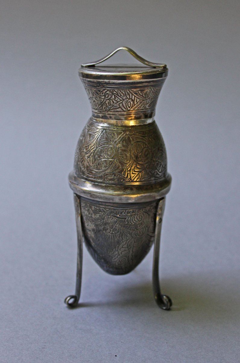 Ancien Pot à Épices Égyptien en Argent Massif 900 sur Piètement Tripode, XXe Siècle