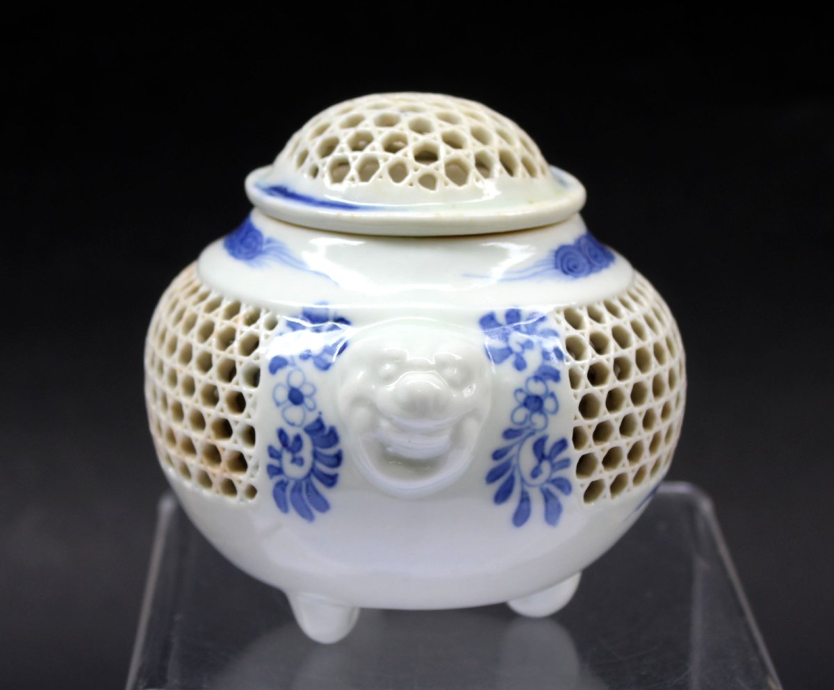 Brûle-parfum ancien en porcelaine de Hirado ajourée, Japon, époque Meiji 1868–1912-photo-3
