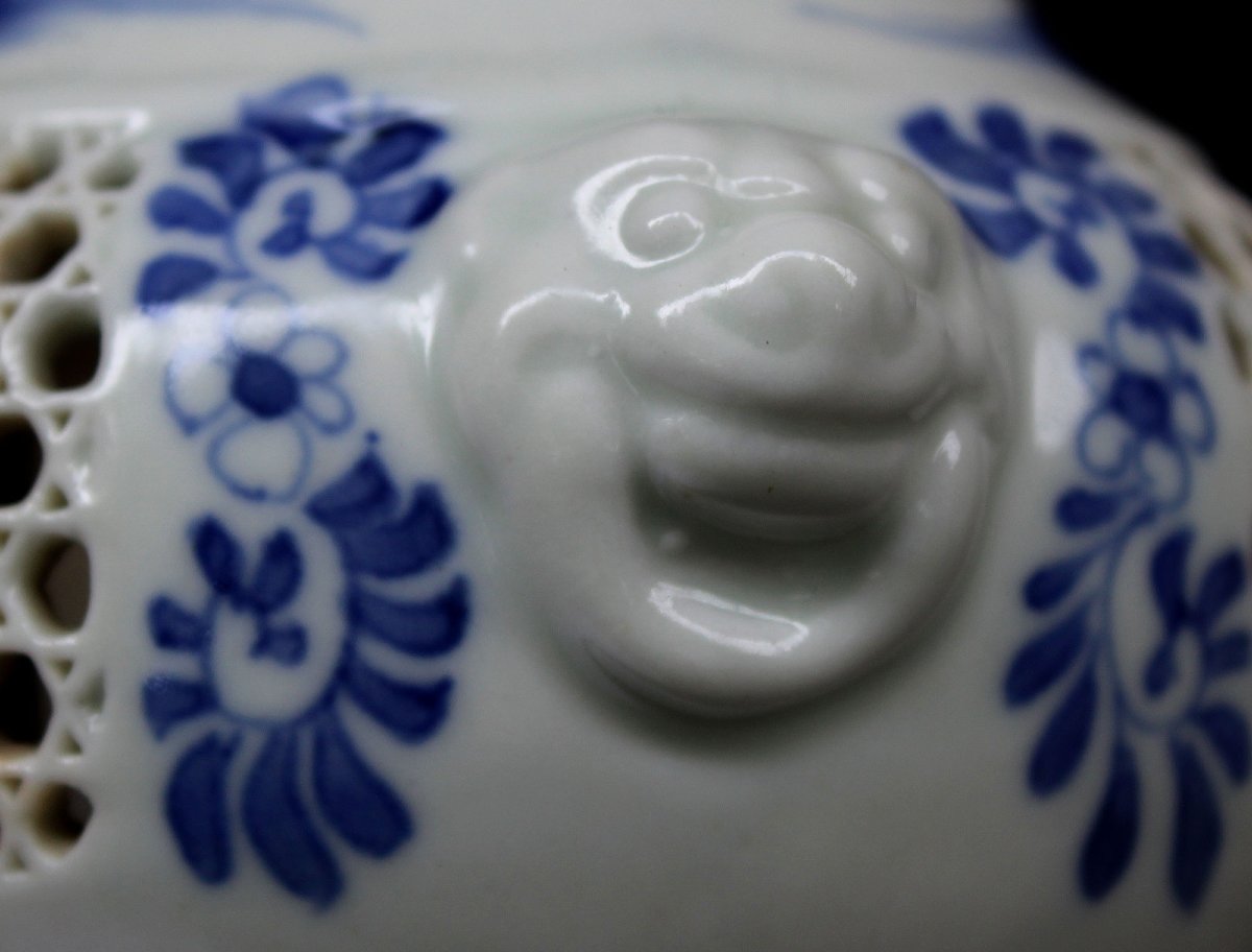 Brûle-parfum ancien en porcelaine de Hirado ajourée, Japon, époque Meiji 1868–1912-photo-4