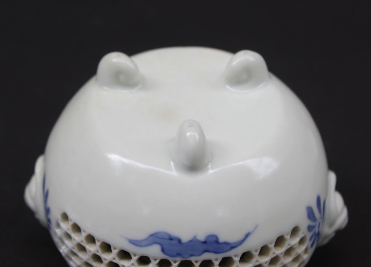 Brûle-parfum ancien en porcelaine de Hirado ajourée, Japon, époque Meiji 1868–1912-photo-5