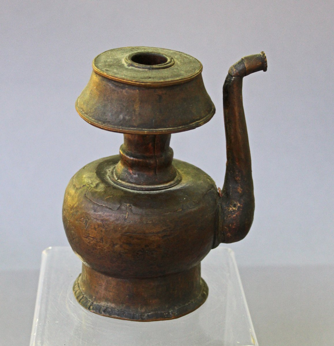 Ancien récipient rituel bouddhiste tibétain en cuivre, XVIIIe–XIXe siècle-photo-3