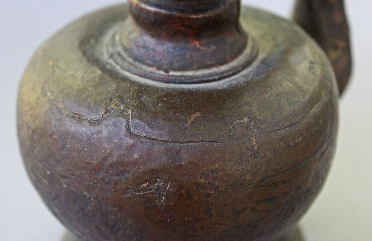 Ancien récipient rituel bouddhiste tibétain en cuivre, XVIIIe–XIXe siècle-photo-1
