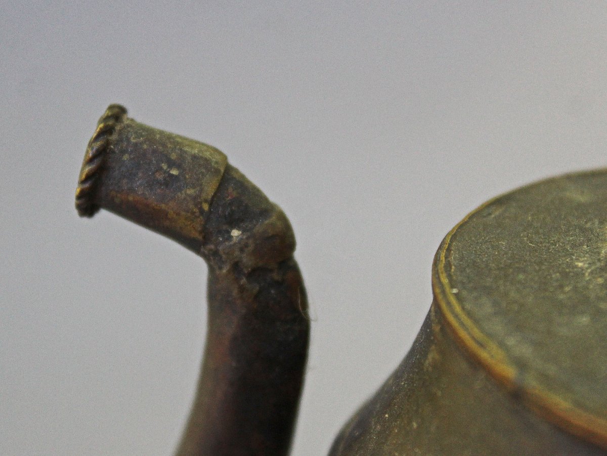 Ancien récipient rituel bouddhiste tibétain en cuivre, XVIIIe–XIXe siècle-photo-2