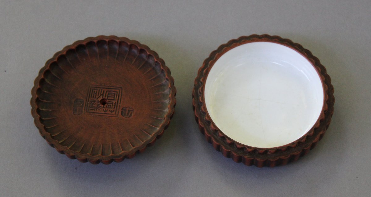 Boîte à Encens Yixing Zisha Chrysanthème, Wang Guojun, Shalong, XXe Siècle-photo-2
