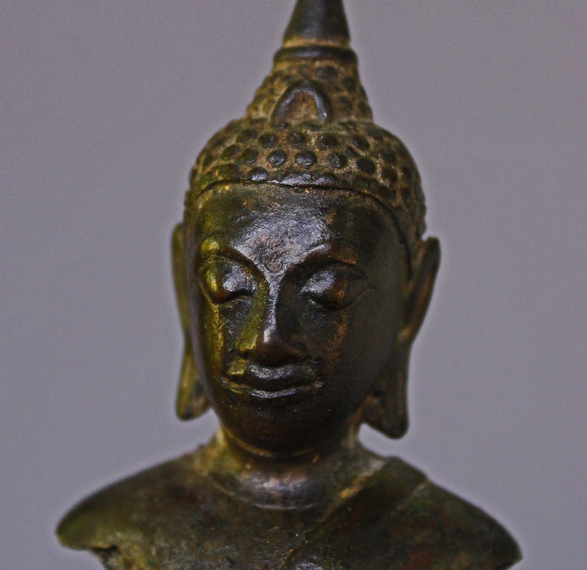 Antique Burmese Bronze Buddha Head & Shoulders, 14th–16th Century-photo-1