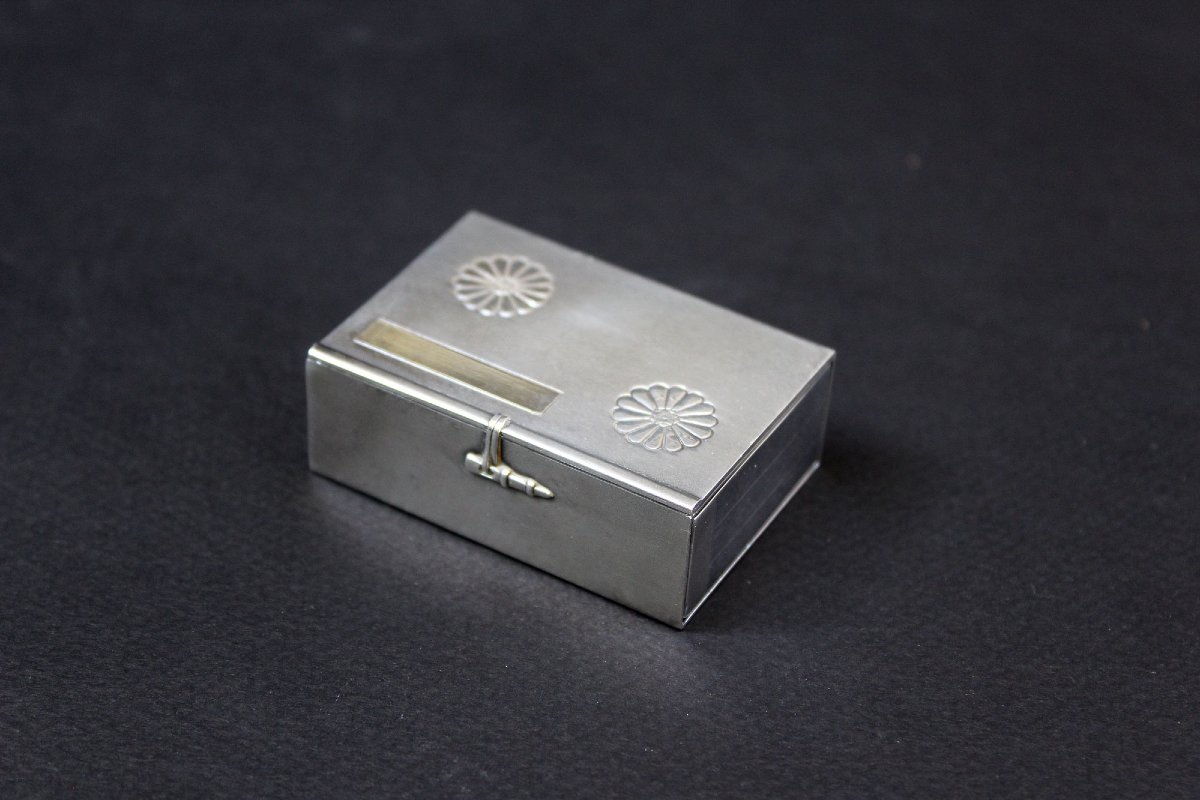 Bonbonnière Impériale Japonaise Ancienne En Argent Massif Par Miyamoto Shōkō