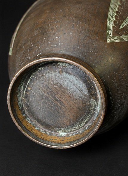 Antique Vietnamese Bronze Vase In Archaic Chinese Style -photo-1