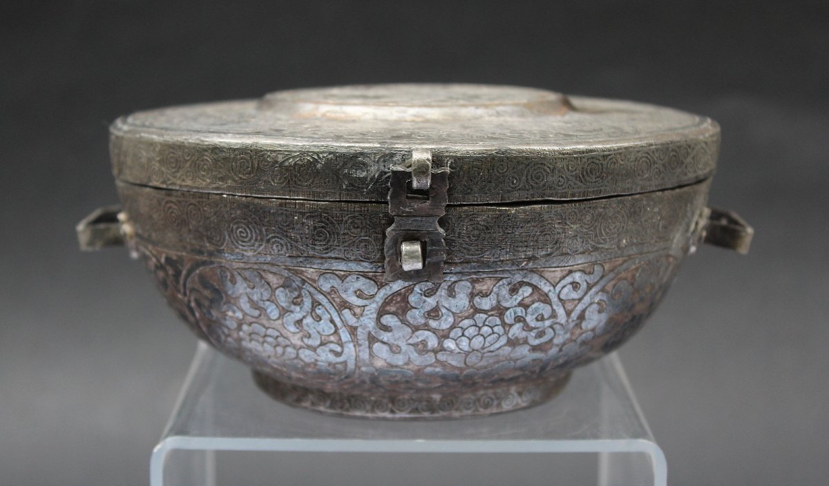 Ancien Étui de Bol Tibétain Derge en Fer Incrusté d’Argent, XVIIe–XVIIIe Siècle-photo-2