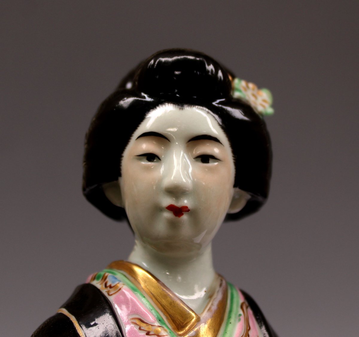 Statuette de Geisha à l’Éventail en Porcelaine Japonaise, Époque Meiji-photo-1