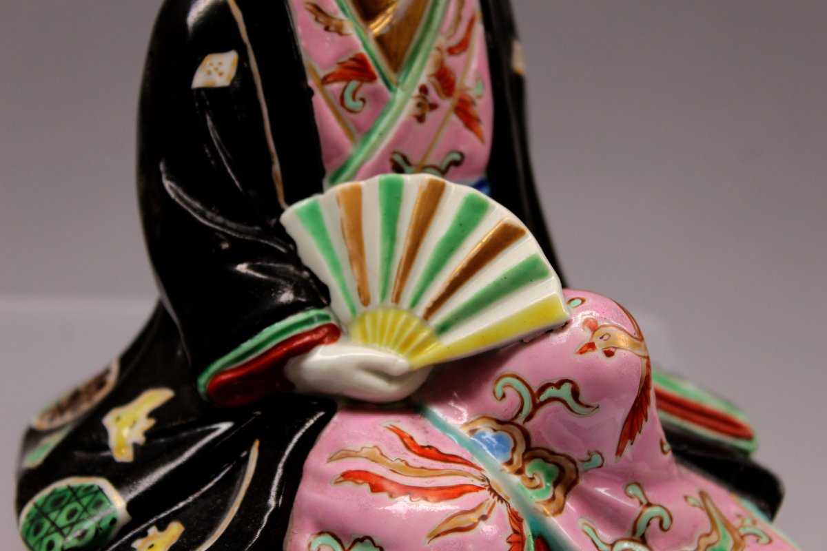 Statuette de Geisha à l’Éventail en Porcelaine Japonaise, Époque Meiji-photo-2