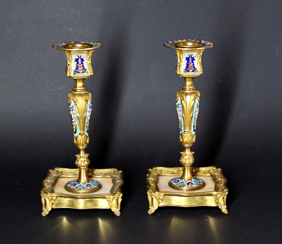 Paire de Bougeoirs en Bronze Doré et Émaux Champlevés dans le Goût de Barbedienne-photo-2