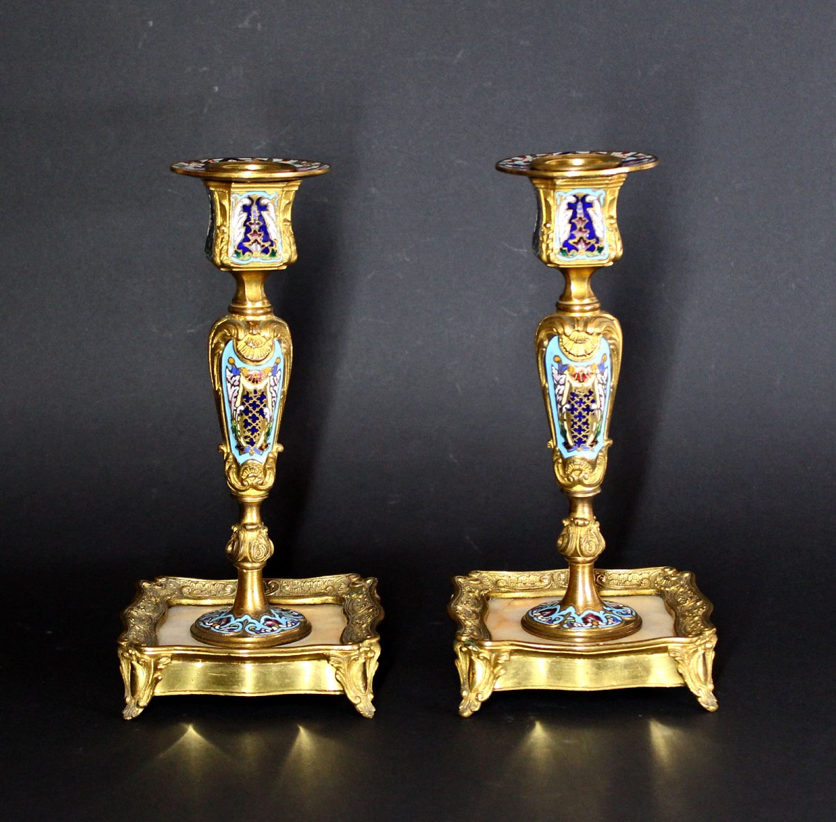 Paire de Bougeoirs en Bronze Doré et Émaux Champlevés dans le Goût de Barbedienne-photo-3