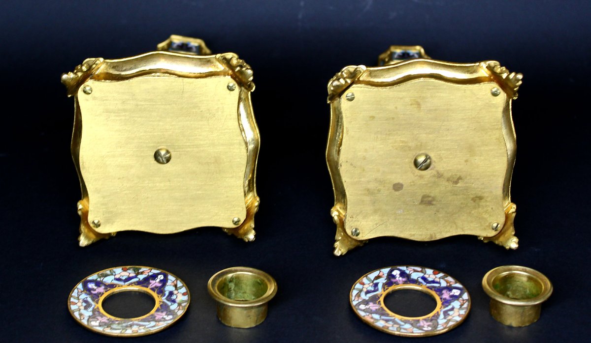 Paire de Bougeoirs en Bronze Doré et Émaux Champlevés dans le Goût de Barbedienne-photo-2