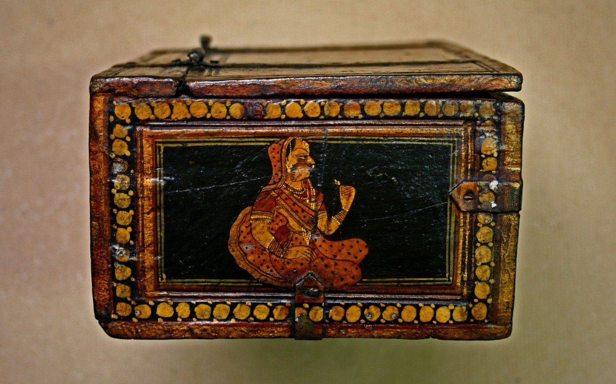 Antique  Indian Mughal Hand Painted Box Hindu Goddess Lakshmi.-photo-3