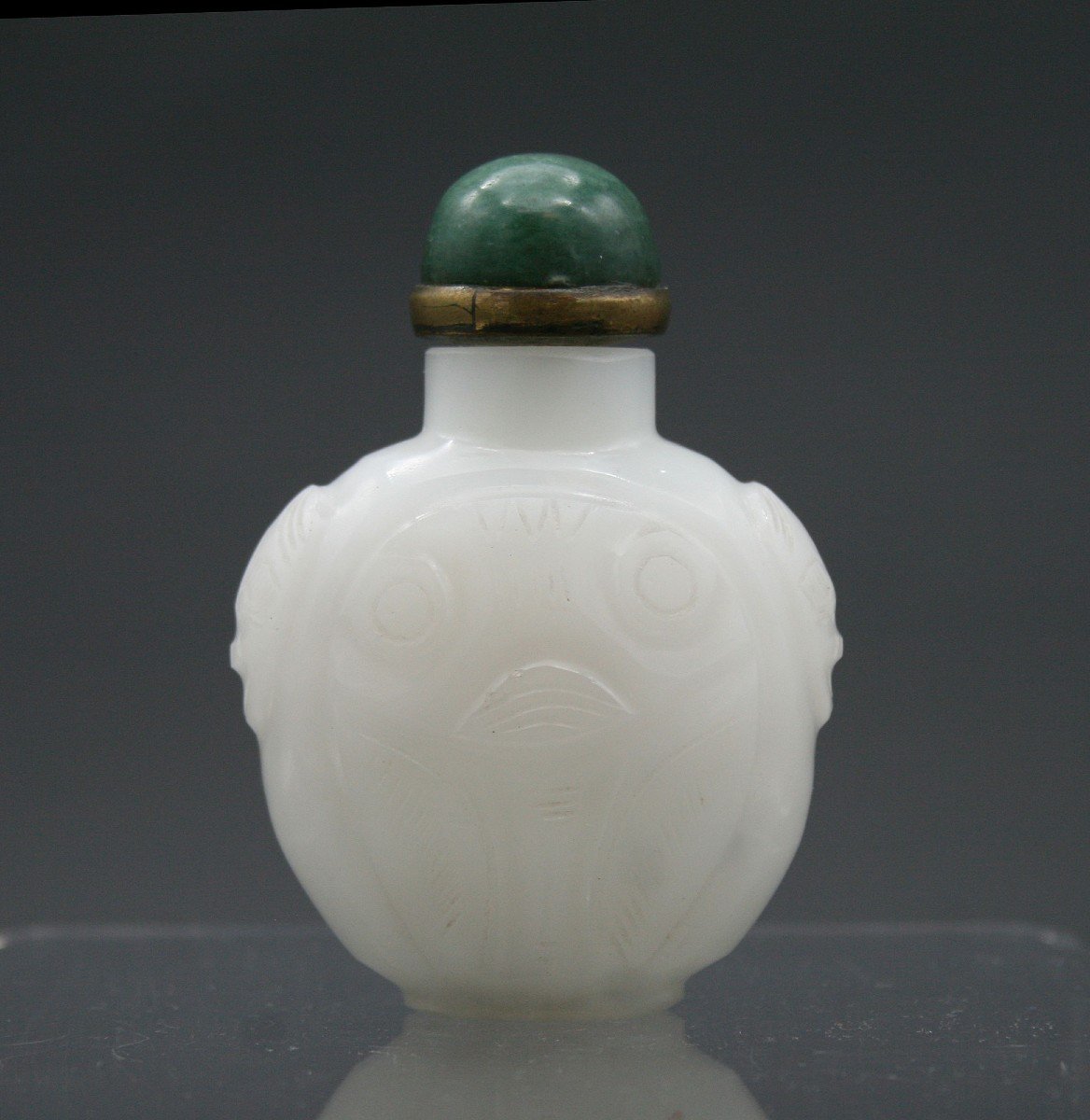 Ancienne Tabatière Chinoise en Verre de Pékin Sculpté Imitant Le Jade Blanc. Bouchon De Jade.-photo-3