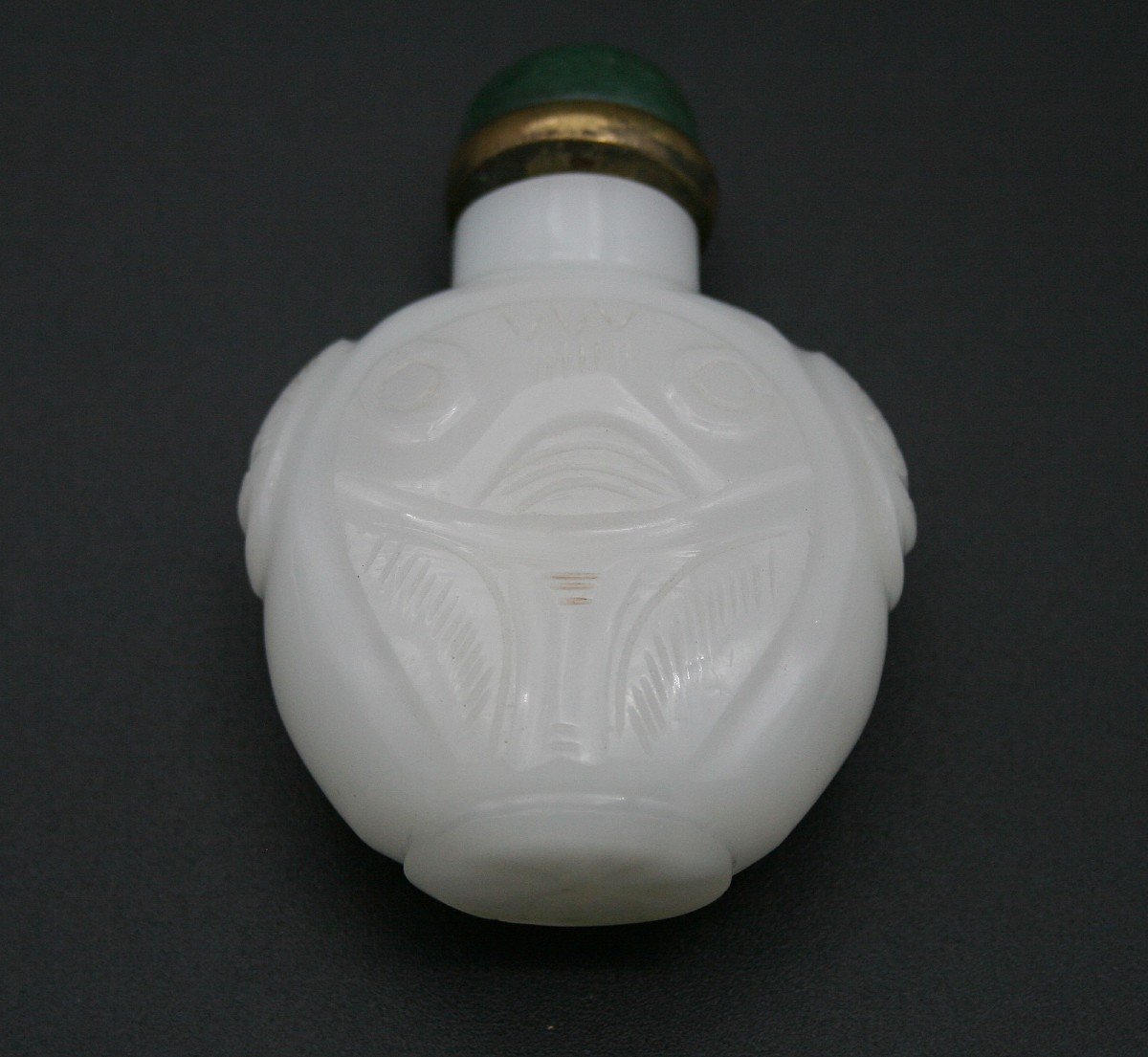 Ancienne Tabatière Chinoise en Verre de Pékin Sculpté Imitant Le Jade Blanc. Bouchon De Jade.-photo-1