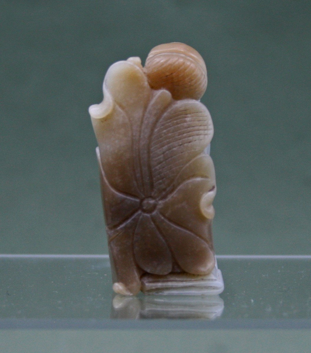 Chinese Jade Sculpture Of Boy With Book And Lotus Leaf Qing-photo-3