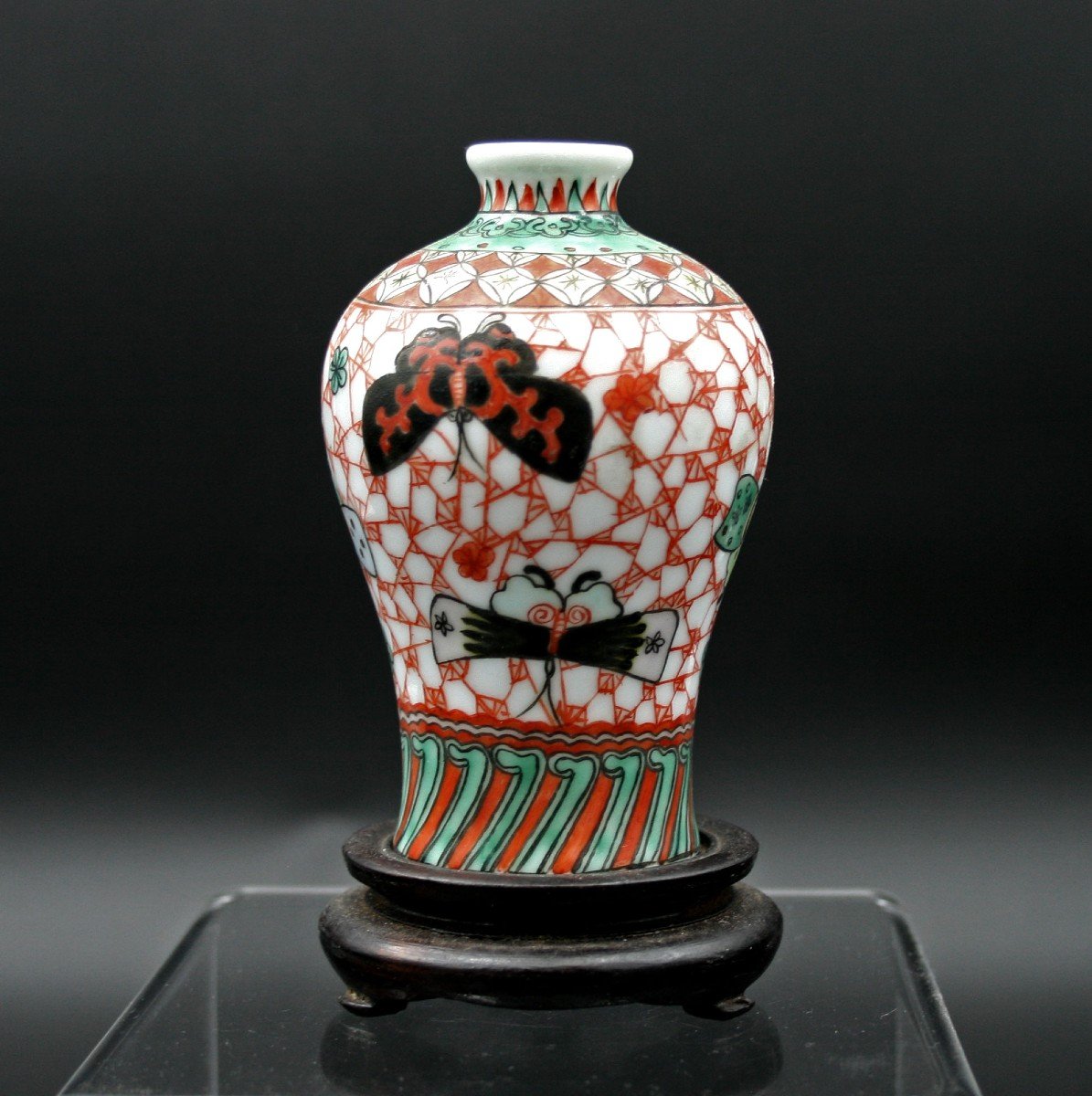 Ancien Vase Meiping Miniature En Porcelaine De Chine Papillons De Nuit Papillons
