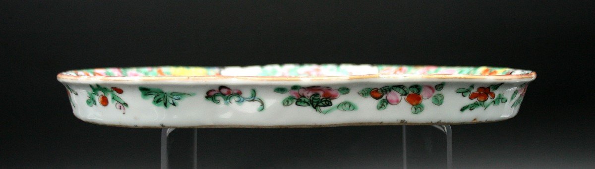 Plateau Ancien En Porcelaine De Chine. Canton Famille Rose.-photo-1