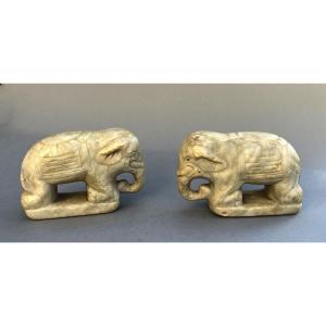 Paire d'éléphants Chinois En Marbre sculpté Chine Ancien