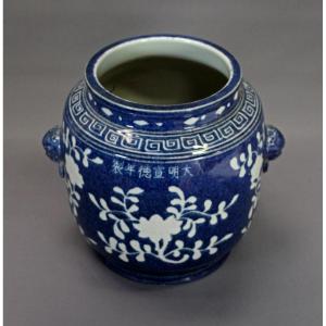 Beau Pot En Porcelaine Chinoise Xuande Malheureusement Pas De l'époque !
