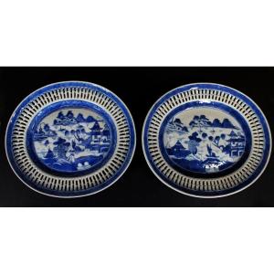 Une Paire De Plats Ovales Chinois Ancien En Porcelaine Compagnie Des Indes Nankin, 1790 - 1810.