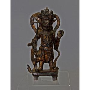Une Ancienne Figure Chinoise En Bronze Du Roi Gardien Dhanada, Lokapala Du Nord Dynastie Ming 