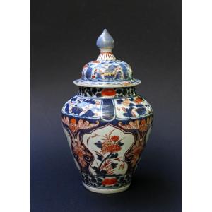Antique Japanese Porcelain Vase & Cover  Edo Period Arita Imari Circa 1720