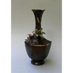 Vase Japonais En Bronze Signé Oiseau & Fleurs Lys
