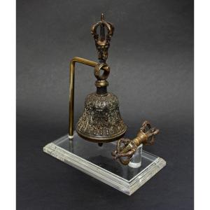 Cloche rituelle tibétaine antique en bronze et vajra Drilbu Ghanta Vajrayana Bouddhisme